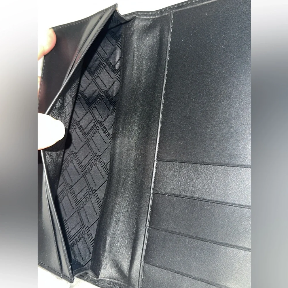 Dunhill Long Billfold Logo Plate Leather Men’s Wallet
AUTHENTIC LIKE NEW - Picture 11 of 13